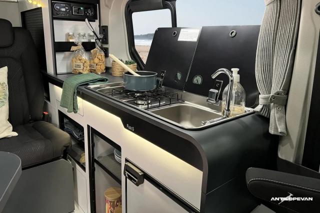 Renault Trafic image 2