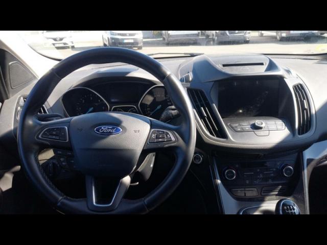 Ford Kuga image 3