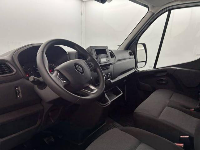 Renault Master image 1