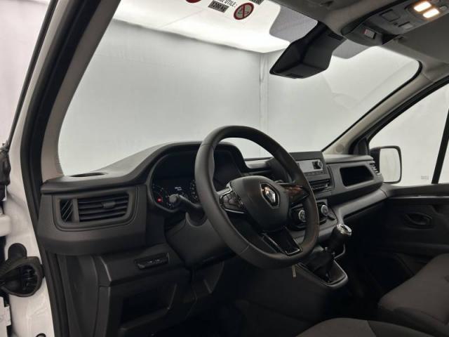 Renault Trafic image 1