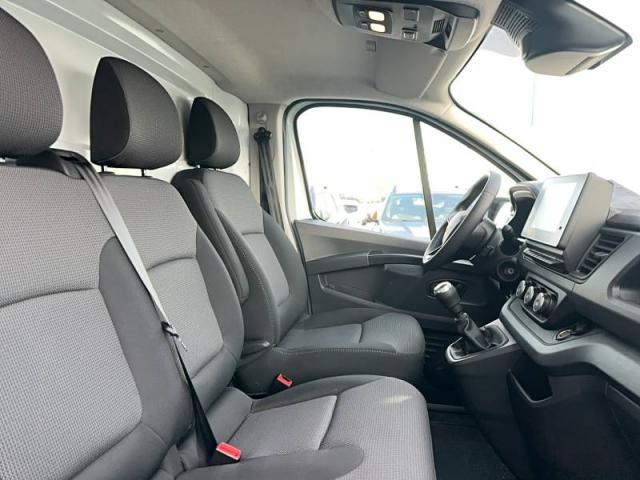 Renault Trafic image 2