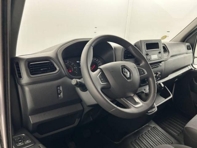 Renault Master image 1