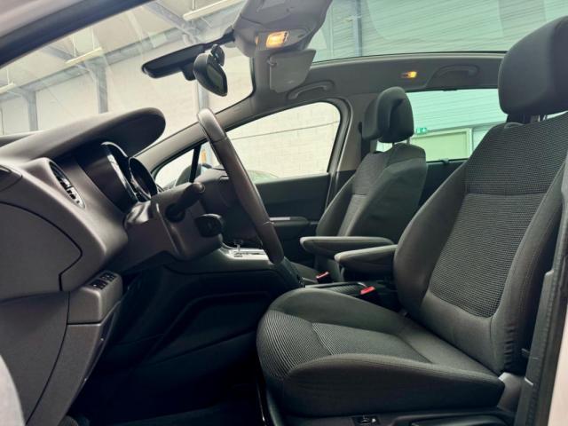 Peugeot 5008 image 1