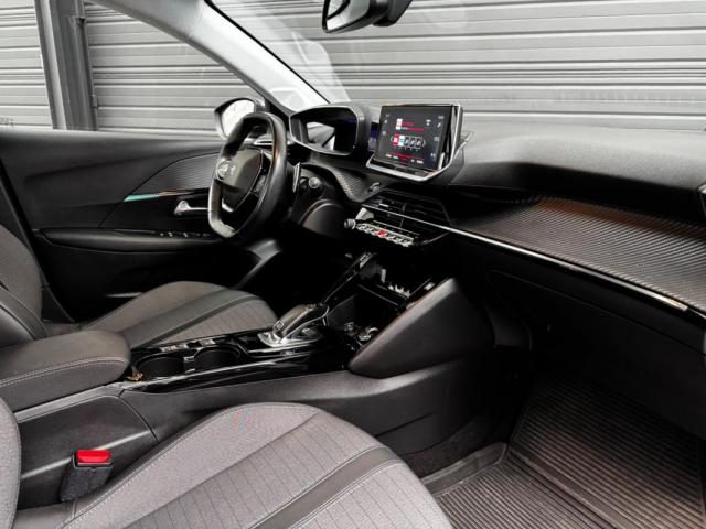 Peugeot 208 image 1
