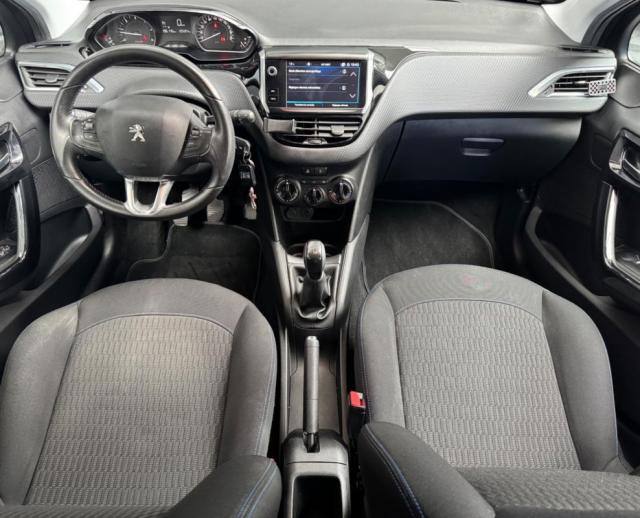 Peugeot 208 image 9