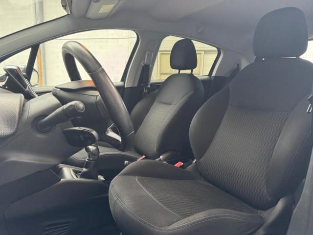 Peugeot 208 image 8