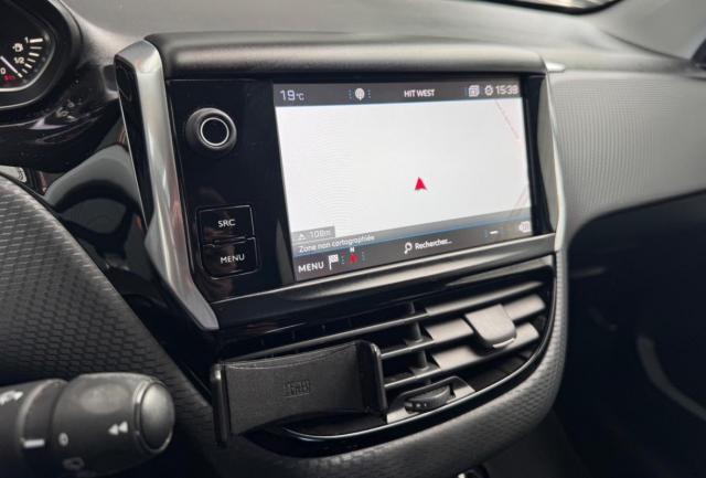 Peugeot 208 image 1