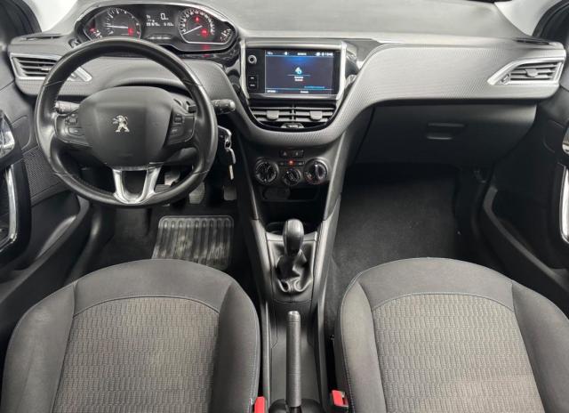Peugeot 208 image 8