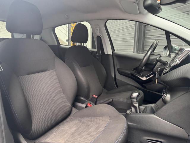 Peugeot 208 image 2