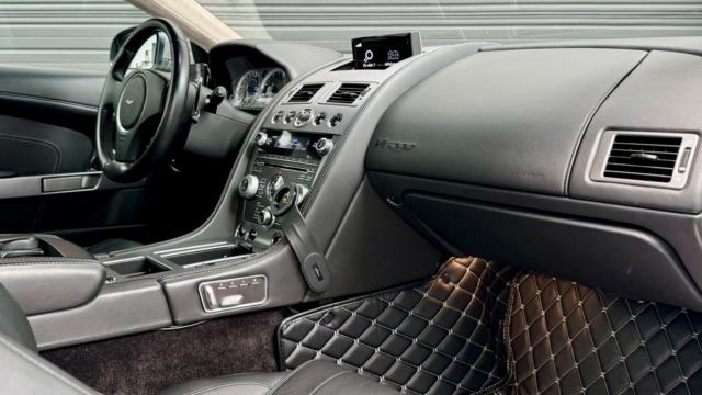 Aston Martin Db9 image 6