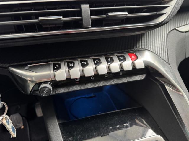 Peugeot 5008 image 2