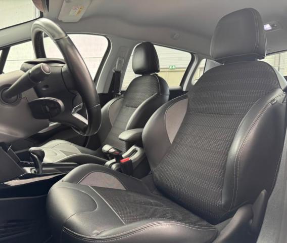 Peugeot 2008 image 9
