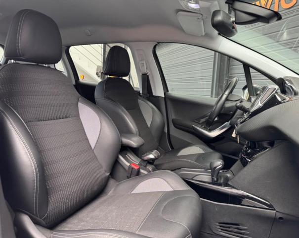 Peugeot 2008 image 8