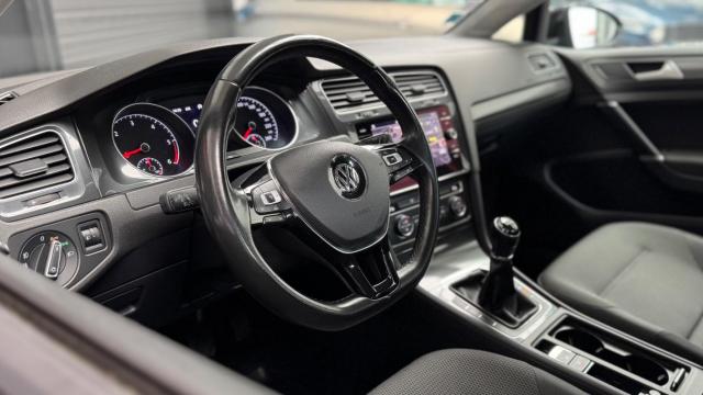 Volkswagen Golf image 8