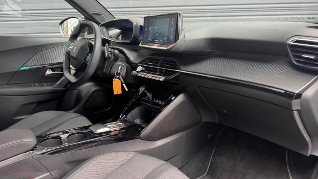 Peugeot 2008 image 6