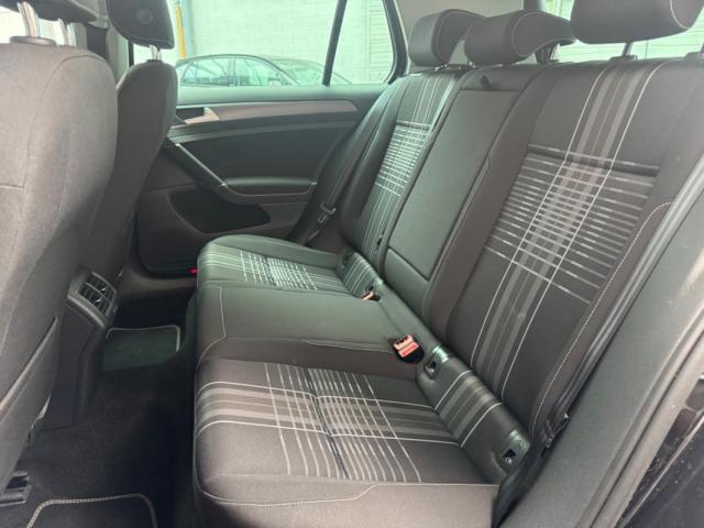 Volkswagen Golf image 9