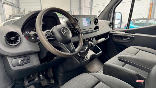 Mercedes Benz Sprinter image 1