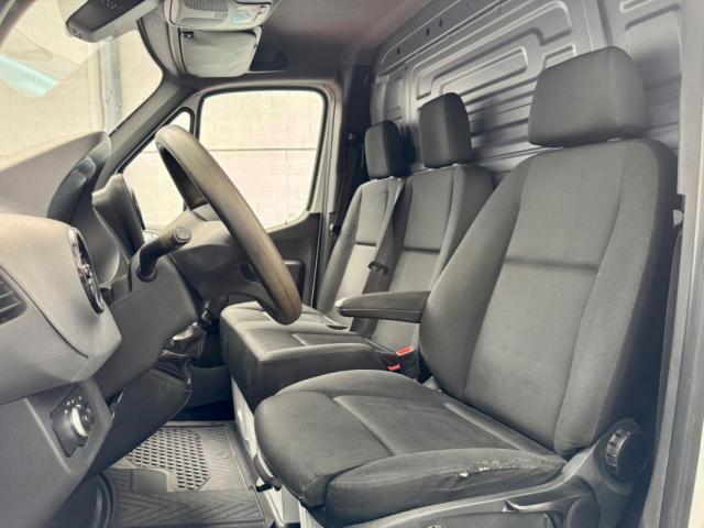 Mercedes Benz Sprinter image 7