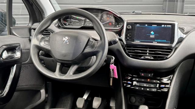 Peugeot 208 image 7