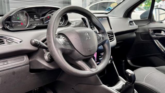Peugeot 208 image 2