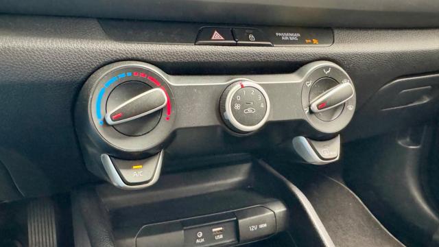 Kia Rio image 8