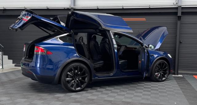 Tesla Model X image 3
