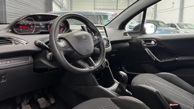 Peugeot 208 image 9