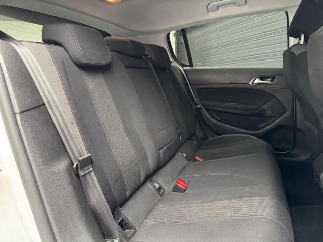 Peugeot 308 image 2