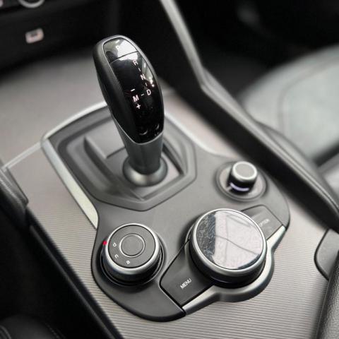 Alfa Romeo Giulia image 9