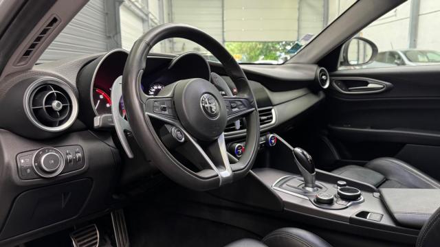 Alfa Romeo Giulia image 8