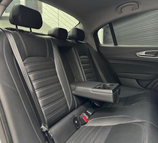 Alfa Romeo Giulia image 4