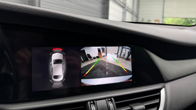Alfa Romeo Giulia image 2