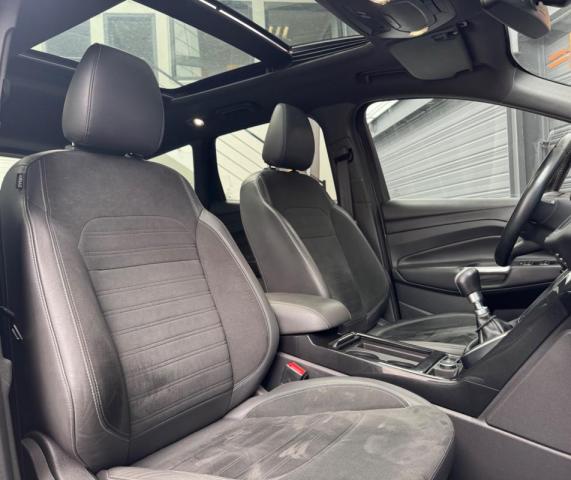 Ford Kuga image 8
