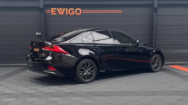 Lexus Is image 8