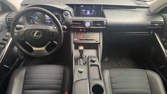 Lexus Is image 1