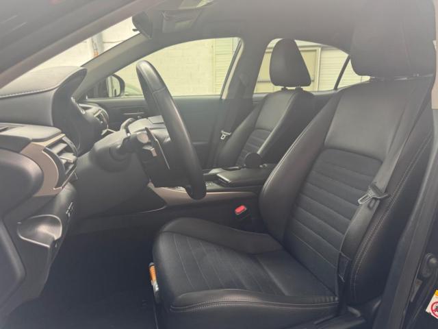 Lexus Is image 7