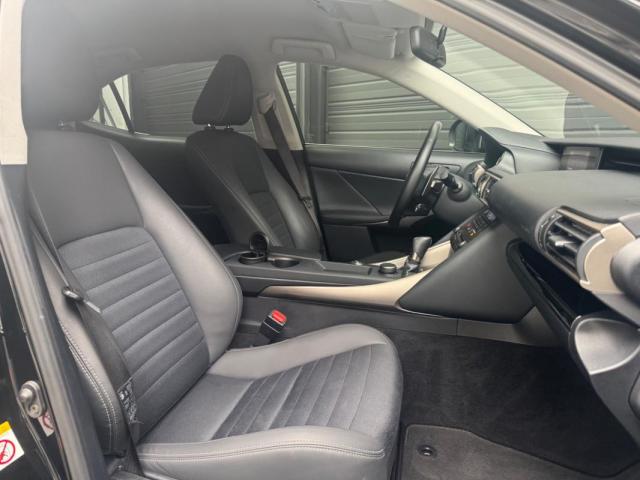 Lexus Is image 6