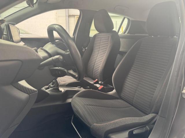 Peugeot 208 image 8