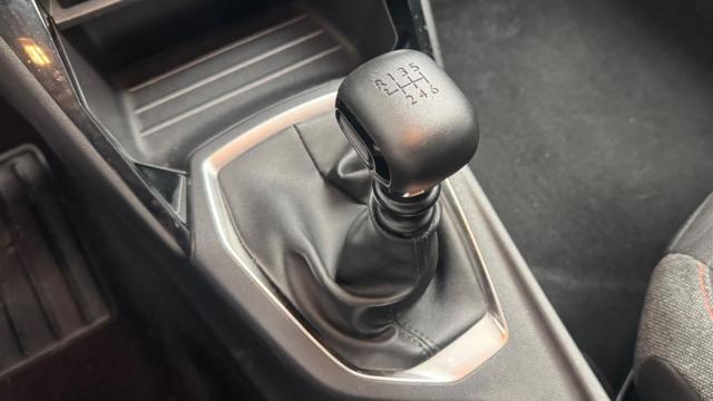 Peugeot 208 image 7