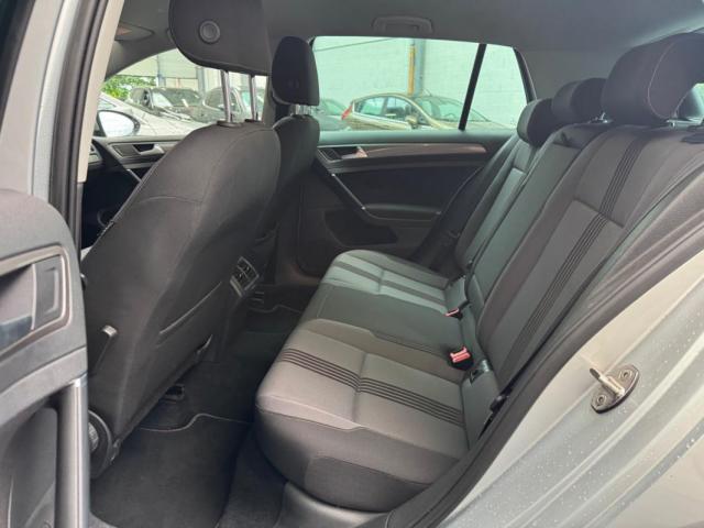 Volkswagen Golf image 6