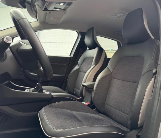 Renault Captur image 2