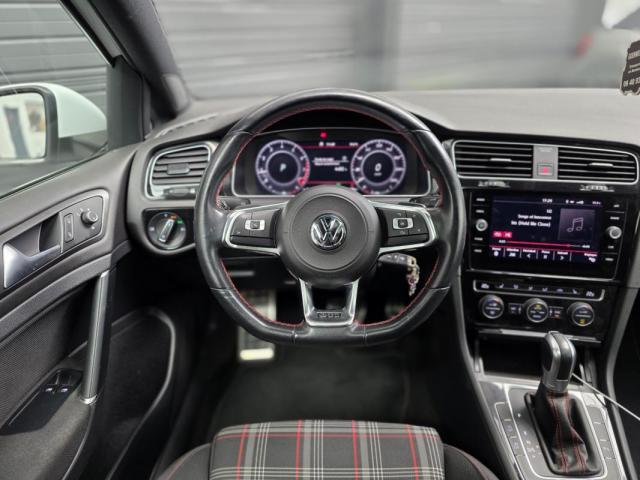 Volkswagen Golf image 1