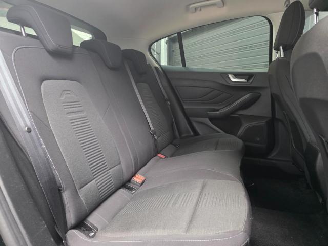 Ford Focus image 5