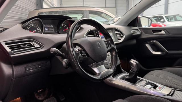 Peugeot 308 image 2