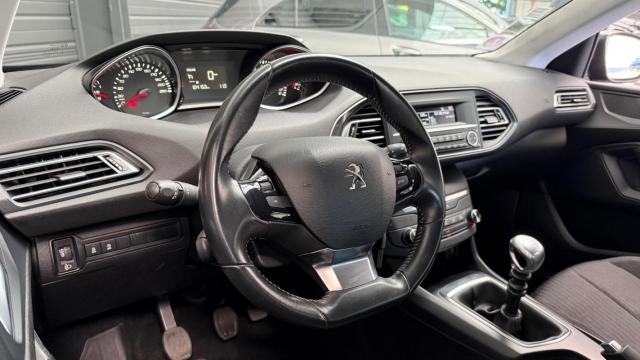 Peugeot 308 image 1