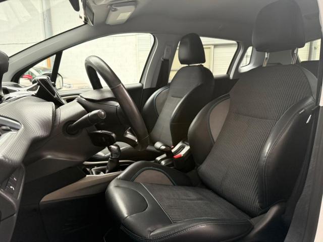 Peugeot 2008 image 2