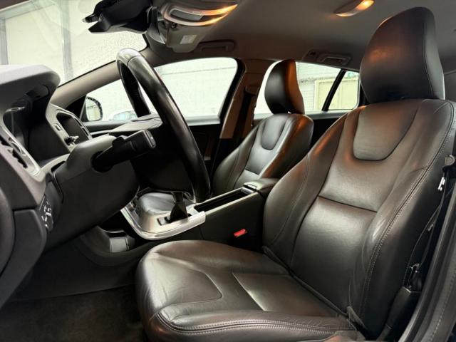 Volvo V60 image 2