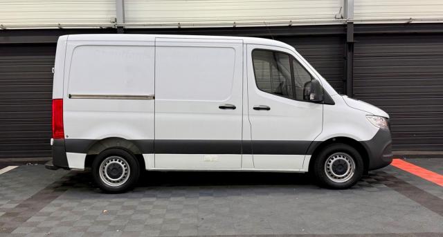 Mercedes Benz Sprinter image 3