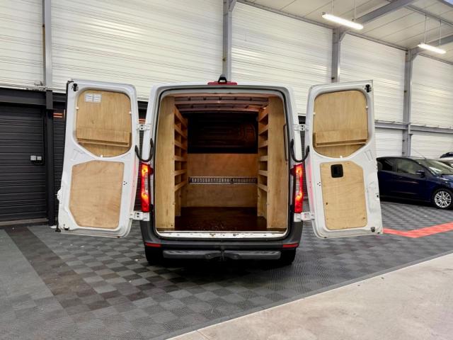 Mercedes Benz Sprinter image 2
