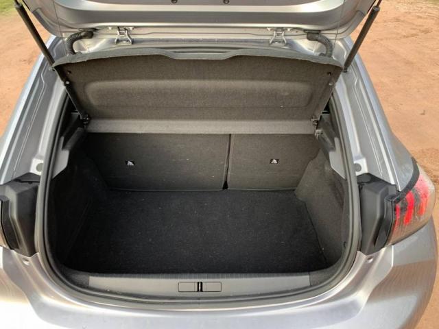 Peugeot 208 image 9